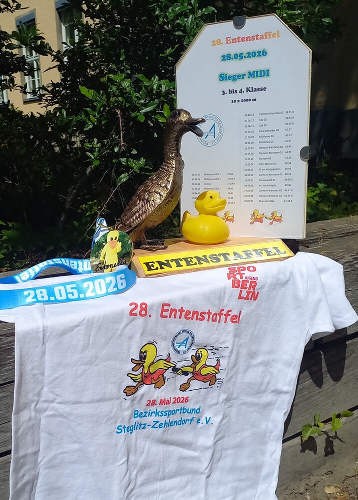 Eine Ente als Pokal für die Entenstaffel